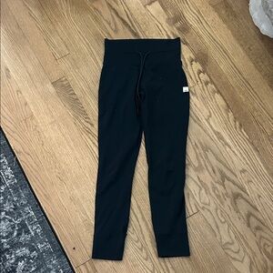 Vuori Women’s Charcoal Leggings